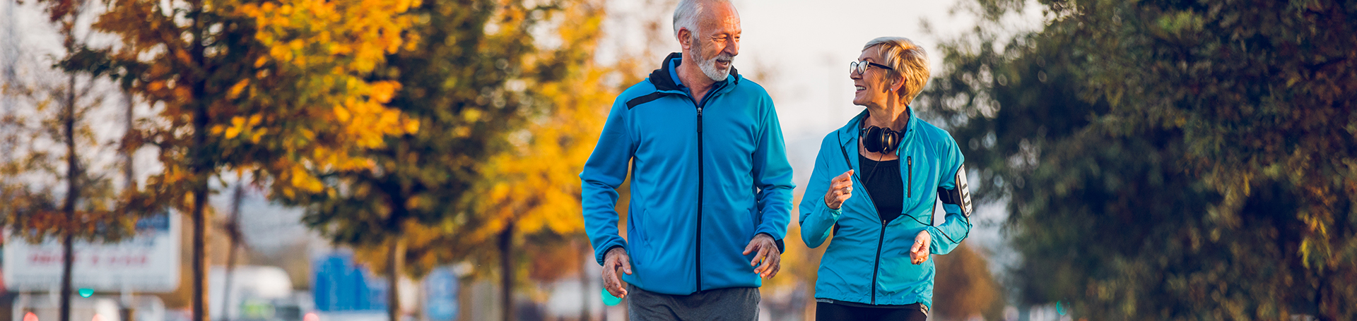 VP_VP_ALL_1920x455_1805_Couple_Senior_Running_Autumn_Urban.jpg